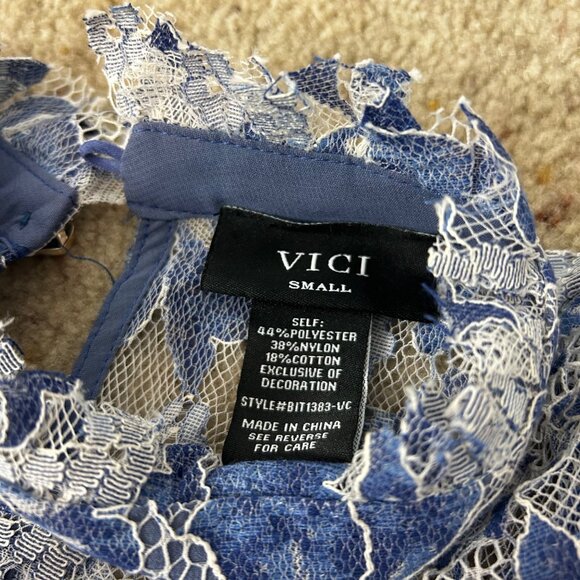 Vici Blue Floral Lace Top Ruffle Neckline Fairy Boho Size Small Women's - Picture 5 of 5